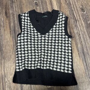 Wild Fable Black and White Patterned Sweater Vest
